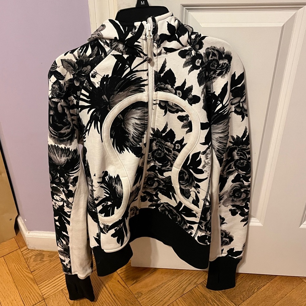 Lululemon sweatshirt